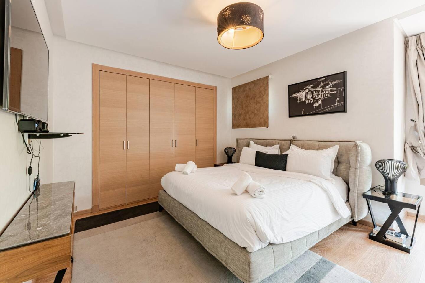 Escape To Luxury: 4 Bedroom On Golf Course *
