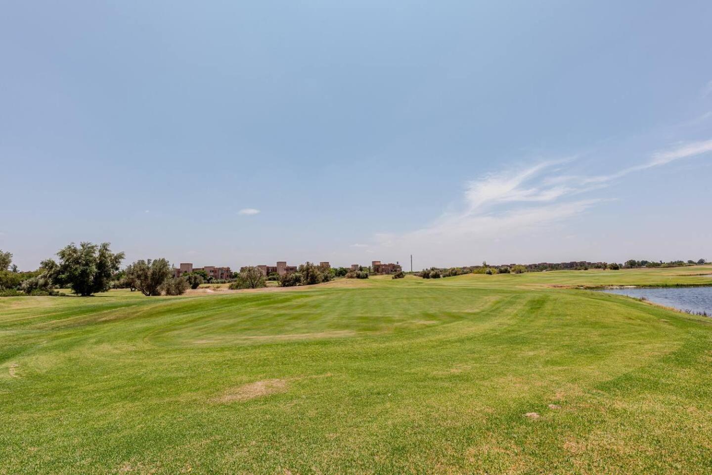 Escape To Luxury: 4 Bedroom On Golf Course Villa *