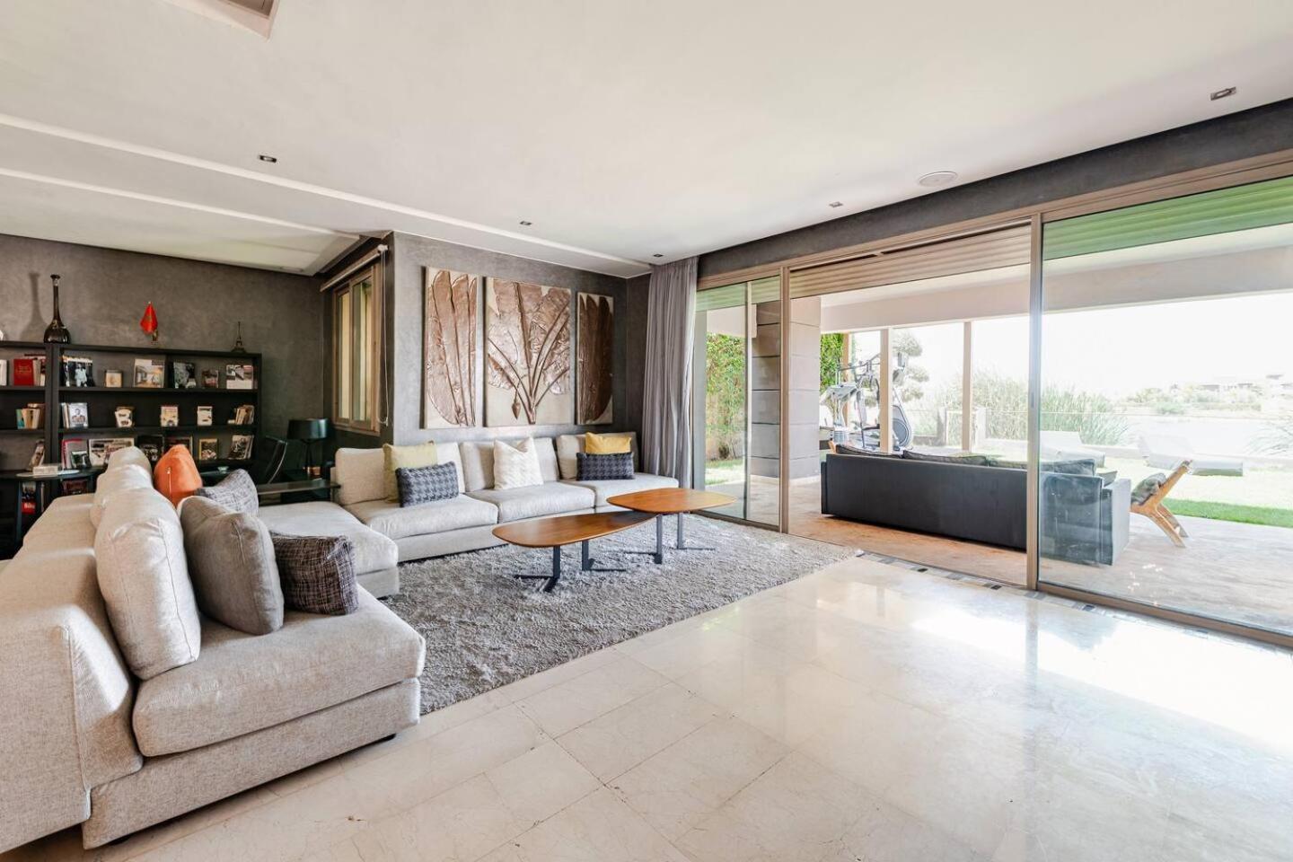 Escape To Luxury: 4 Bedroom On Golf Course Villa