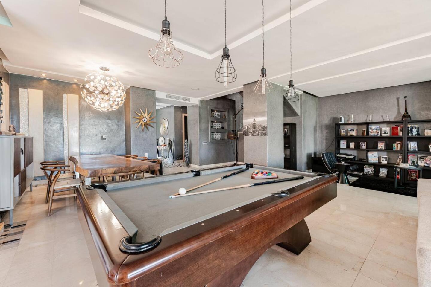 Villa Escape To Luxury: 4 Bedroom On Golf Course