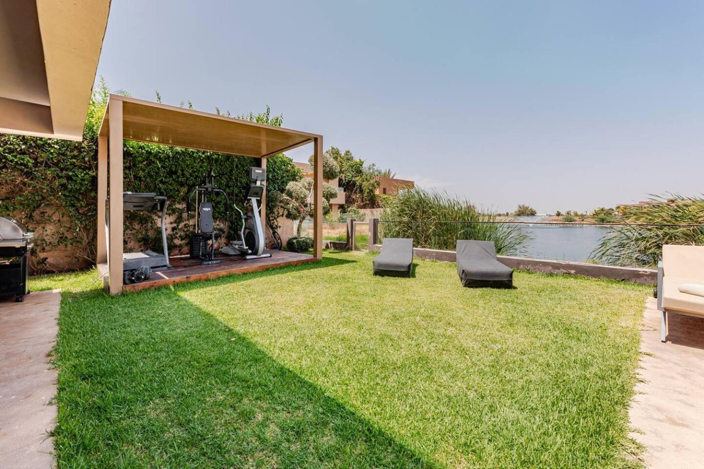 Escape To Luxury: 4 Bedroom On Golf Course