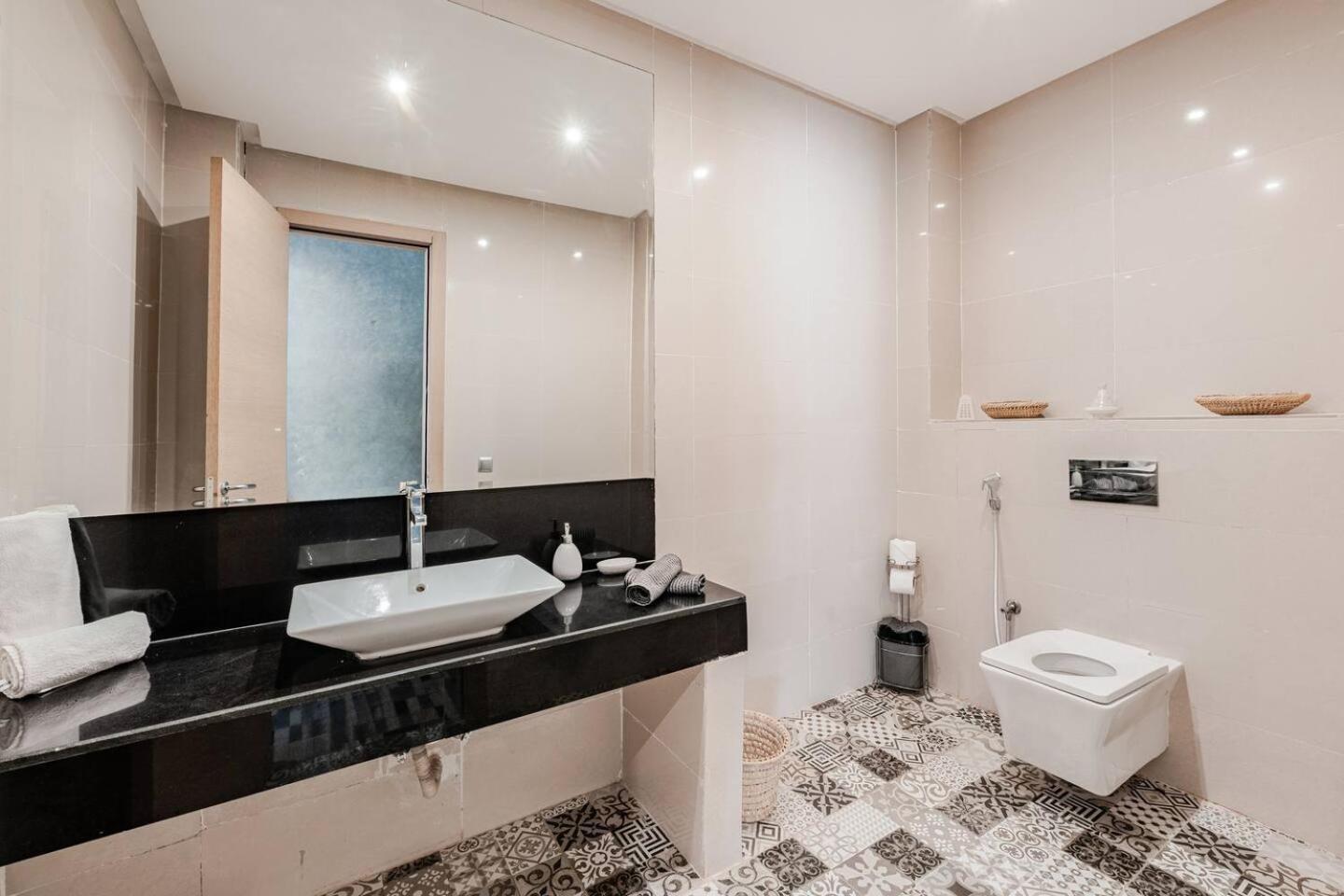 Escape To Luxury: 4 Bedroom On Golf Course Villa *