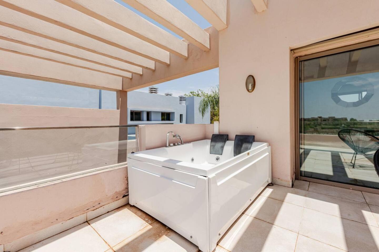 Villa Escape To Luxury: 4 Bedroom On Golf Course Marrakesch