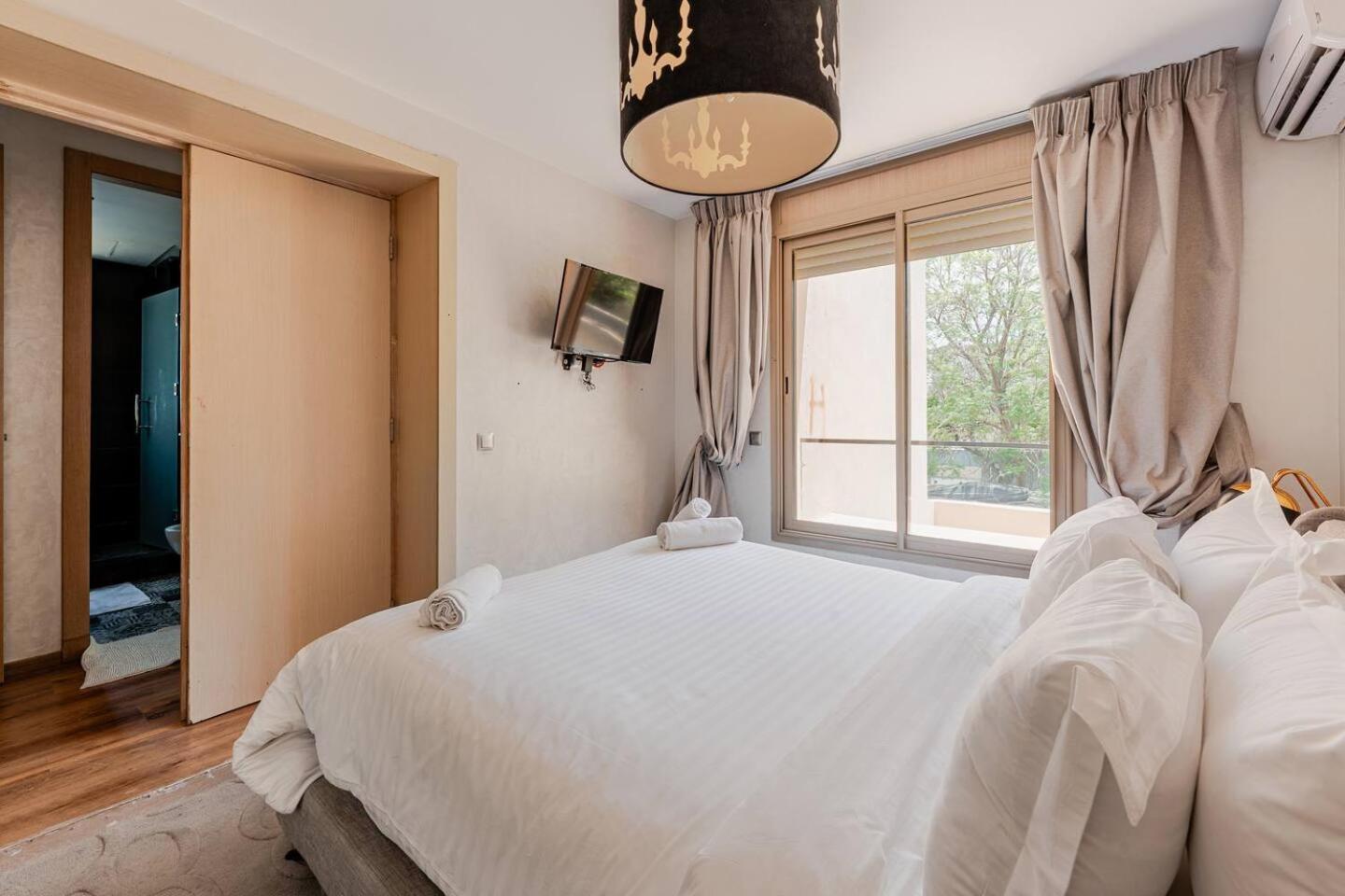 Escape To Luxury: 4 Bedroom On Golf Course