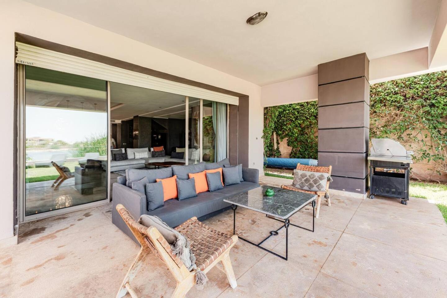 Escape To Luxury: 4 Bedroom On Golf Course Villa *