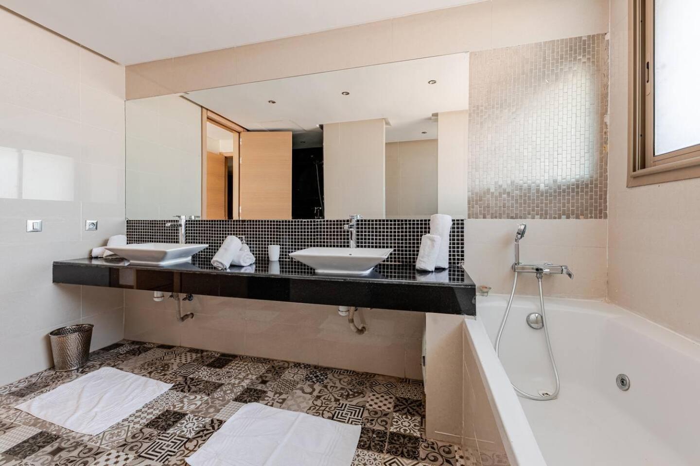 Escape To Luxury: 4 Bedroom On Golf Course Marraquexe